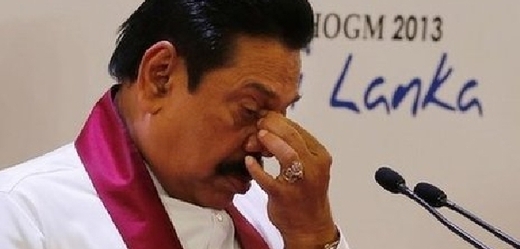 Srílanský prezident Radžapakse pod těžkou palbou. 