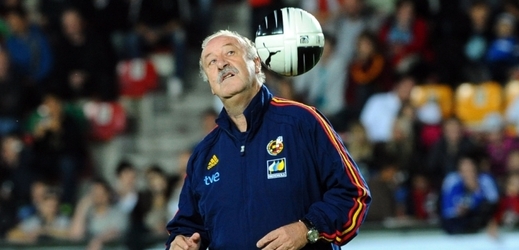 Trenér Vicente del Bosque prodloužil o dva roky smlouvu se španělským svazem a úřadující fotbalové mistry světa i Evropy tak povede až do roku 2016.