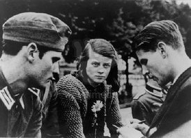 Popravená mnichovská studentka Sophie Schollová. Zatkli ji na univerzitě, když jí a jejímu bratrovi spadly do auly omylem letáky.