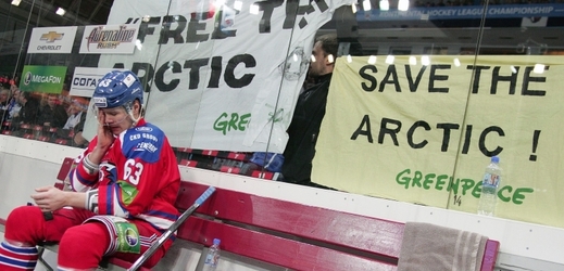 Utkání Lva s Omskem narušily protesty Greenpeace.