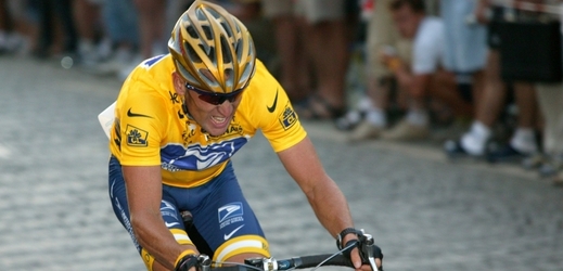 Lance Armstrong na archivní fotografii.