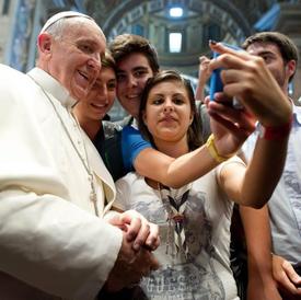 "Selfie" s papežem Františkem obletěla celý svět.
