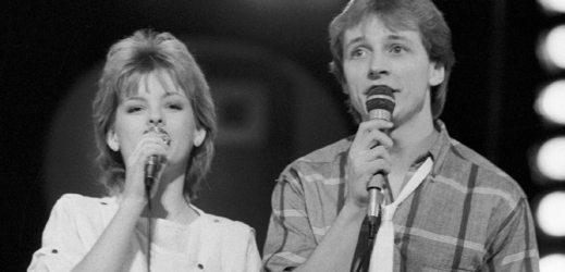 Iveta Bartošová na koncertě s Petrem Sepéšim v roce 1985.