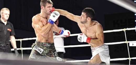 Z ruského šampionátu MMA letos v září ve Vladivostoku.