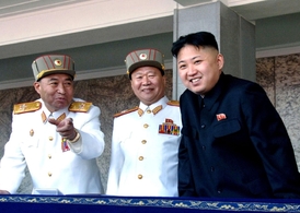 Severokorejský vůdce se svými maršály.