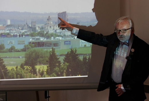 Historik Rostislav Švácha na tiskové konferenci ohledně plánované výstavby Šantovka Tower.