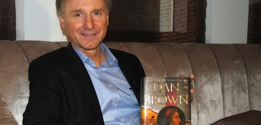 Americký spisovatel Dan Brown se svým posledním literárním počinem, který dostal název Inferno.