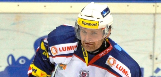 Hokejový útočník Josef Marha je blízko změny dresu v extralize, z Pardubic by měl přestoupit do sousedního Hradce Králové.