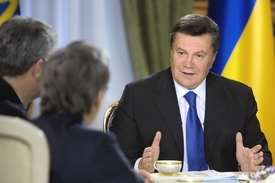 Prezident Janukovič vysvětluje, proč Kyjev zatím nepodepíše asociační dohodu.