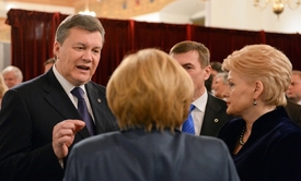 Ukrajinský prezident Janukovič (vlevo) zůstal ve Vilniusu neoblomný.