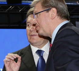 Ukrajinský prezident Janukovyč (vlevo) a český eurokomisař pro rozšíření Füle.