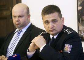 Ministr vnitra v demisi Martin Pecina (vlevo) a policejní prezident Martin Červíček.