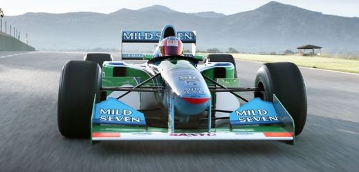 První mistrovský vůz Michaela Schumachera má nového majitele. 