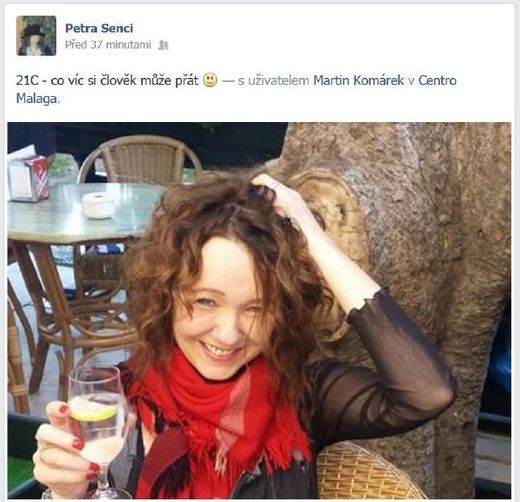 Společným pobytem ve španělském letovisku se pochlubila Komárkova přítelkyně Petra na Facebooku.