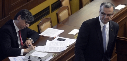 Jan Fischer a Miroslav Kalousek ve sněmovně při projednávání rozpočtu.