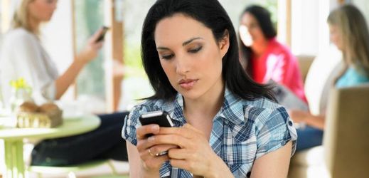 Vědci v USA zjistili, že větší používání mobilu vyvolává úzkost (ilustrační foto).
