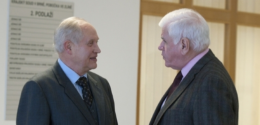 Bývalý rektor Univerzity Tomáše Bati Ignác Hoza (vlevo) a kvestor univerzity Alexander Černý.