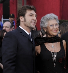 Pilar Bardemová se svým synem.