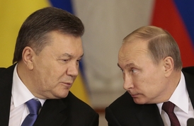 Viktora Janukovyč (vlevo) se s Vladimirem Putinem dohodl na snížení ceny zemního plynu a další pomoci.