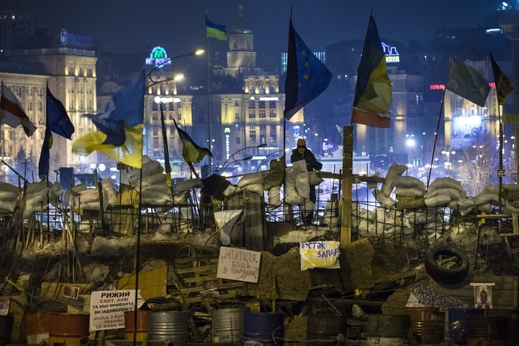 Proti dohodě se v Kyjevě večer bouřlivě demonstrovalo.