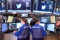 Akcie Twitteru už jsou přehřáté, varuje Saxo Bank.