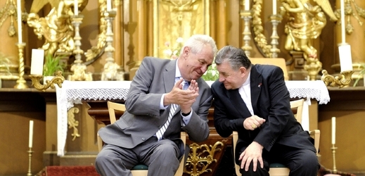 Prezident Miloš Zeman s kardinálem Dominikem Dukou.