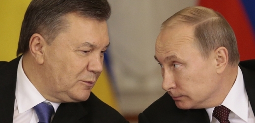 Janukovič (vlevo) a Putin. Někdo tu má hodně navrch.