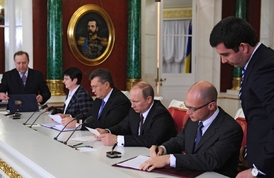 Ruska a Ukrajina podepisují dohody o pomoci.