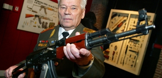 Kalašnikov jako čestný host na výstavě o AK-47 v Nizozemí roku 2007.