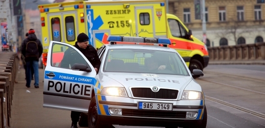 Plynu se nadýchala pražská rodina i dva zasahující policisté (ilustrační foto).