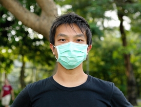 Lékař upozorňuje, že nošení roušek je od Asiatů projevem ohleduplnosti k okolí (ilustrační foto).