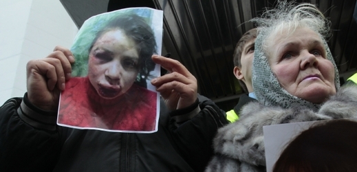 Protest za zmlácenou Teťjanu Čornovolovou. 