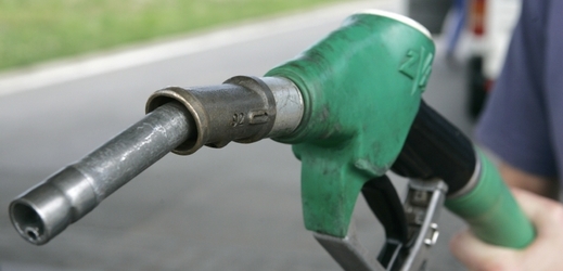 Benzinové pumpy podražily naftu, benzin naopak zlevnil (ilustrační foto).