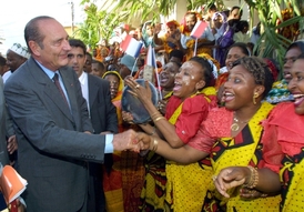 Mahořané vítají francouzského prezidenta Chiraca (2001).