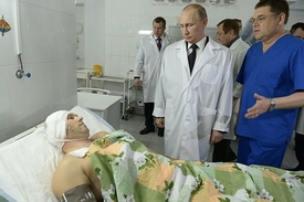 Putin u zraněných ve Volgogradu.