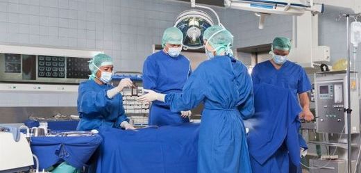 IKEM loni transplantoval 50 srdcí, druhý nejvyšší počet historie (ilustrační foto).