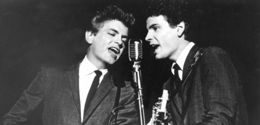 Duo The Everly Brothers, Don (vlevo) a Phil. Snímek z roku 1964.