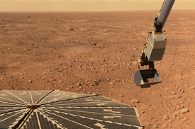 Rudé marsovské pláně, jak je vyfotografovala sonda Phoenix.