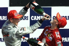 Připijí si spolu oba jezdci i po Schumacherově nejtěžším závodu o život?