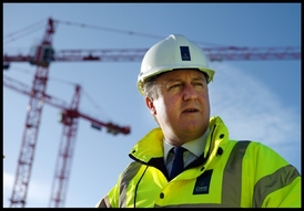 Premiér Cameron se snaží chránit své Brity před "příživníky" z Východu.