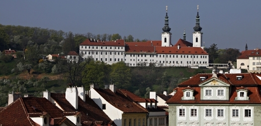 Premonstráti z pražského Strahova získali pozemky na Znojemsku.