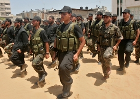 Výcvik ozbrojenců Hamasu v Gaze.