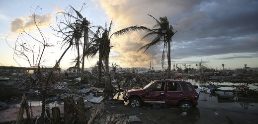 Supertajfun Haiyan zpustošil Filipíny a nechal za sebou více než šest tisíc mrtvých.