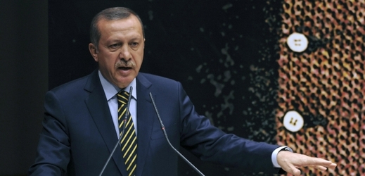 Vláda premiéra Recepa Tayyipa Erdogana propustila 350 policistů.