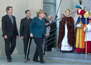 Merkelová a tři králové v berlínském kancléřství.
