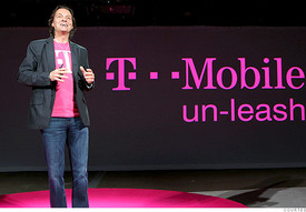 Šéf T-Mobile US John Legere ve firemním tričku (ilustrační foto).