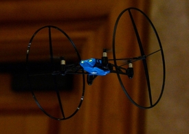 Parrot's MiniDrone je novou generací létajících dronů.