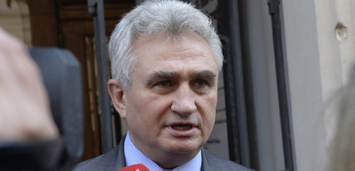 Milan Štěch zmínil, že by profesory mohl jmenovat předseda Senátu.