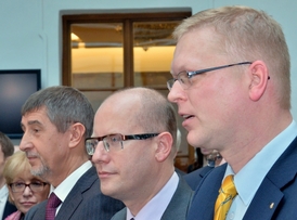 Zleva lídři trojkoalice Andrej Babiš (ANO), Bohuslav Sobotka (ČSSD) a Pavel Bělobrádek (KDU-ČSL).