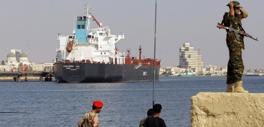 Libyjská vláda se snaží odříznout povstalce od příjmů z ropy.